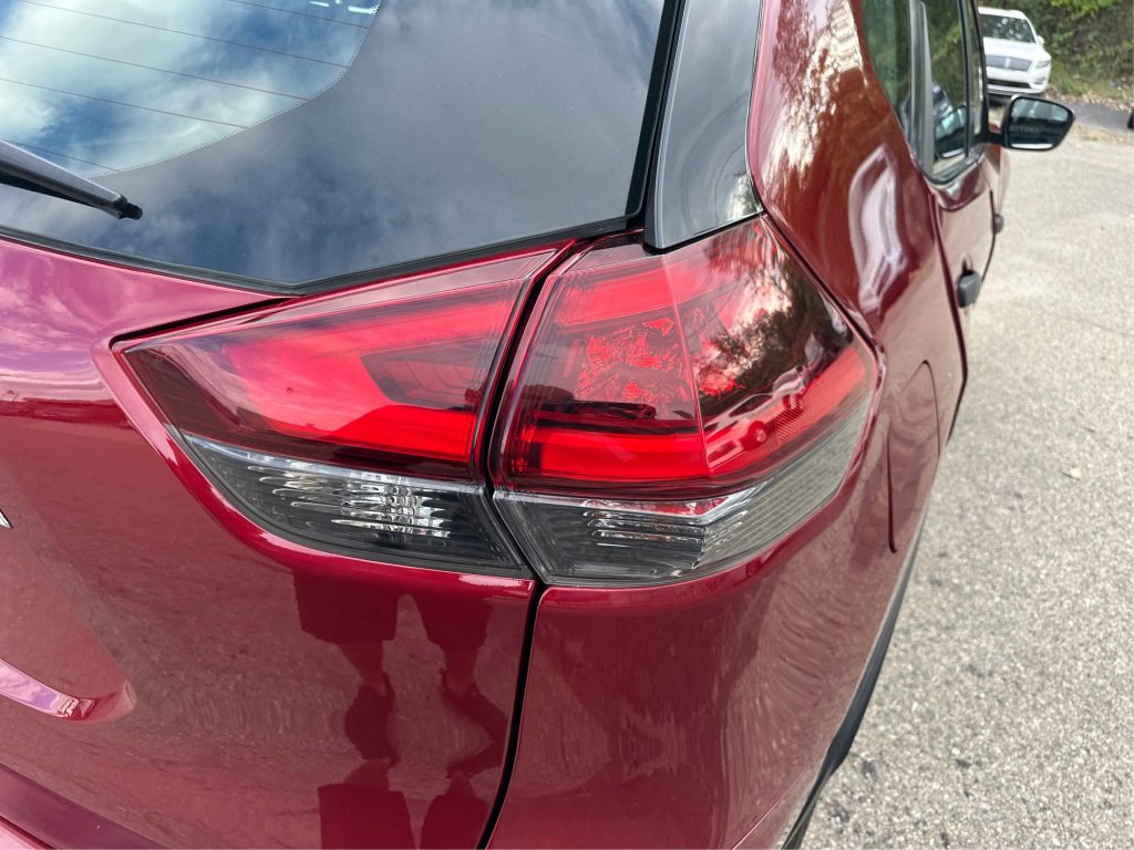 Used 2019 Nissan Rogue S image 22