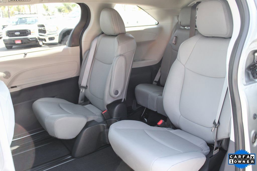 Used 2023 Toyota Sienna XLE AWD/4WD image 30