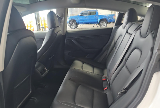 Used 2018 Tesla Model 3 Long Range RWD image 11