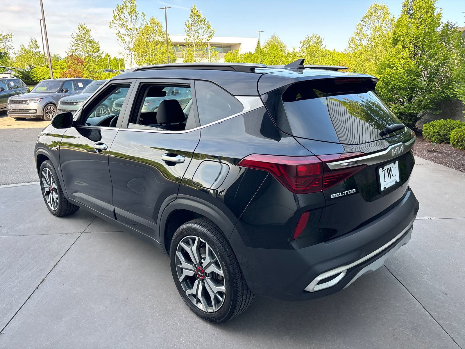 Used 2023 Kia Seltos SX w/ SX Sunroof Package AWD/4WD image 8