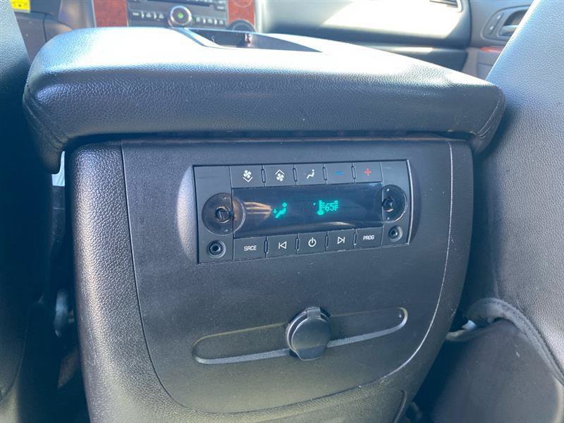 Used 2014 Chevrolet Suburban LT AWD/4WD image 13