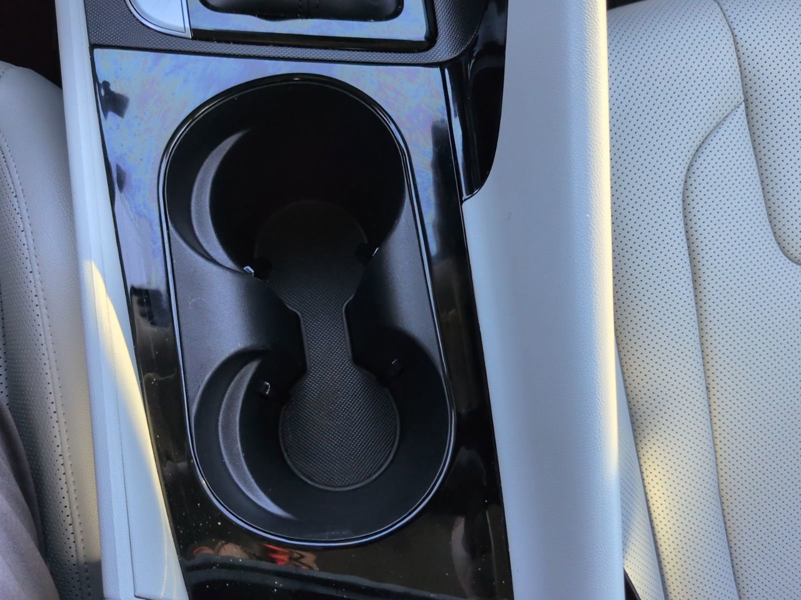 Used 2025 Hyundai Elantra Limited image 28