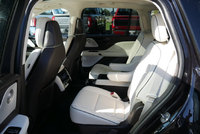 Used 2023 Lincoln Aviator Black Label w/ Dynamic Handling Package AWD/4WD image 26
