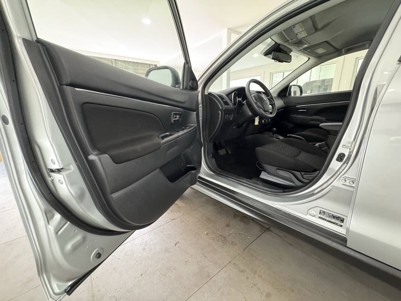 Used 2025 Mitsubishi Outlander Sport SE AWD/4WD image 17
