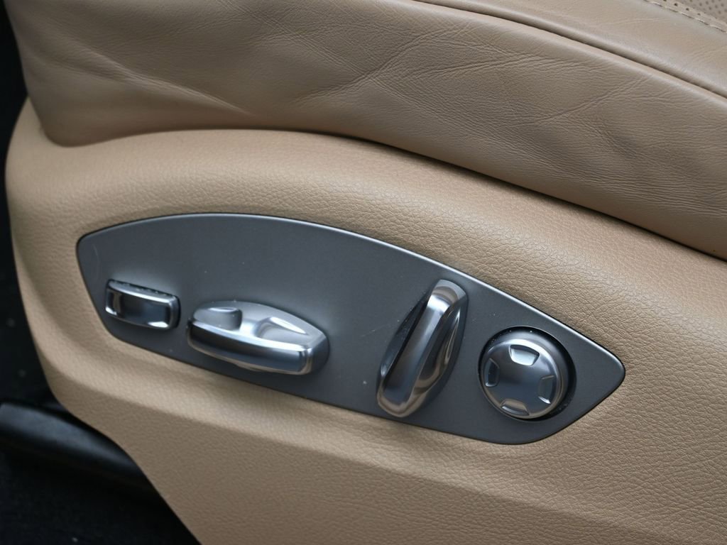 Certified 2024 Porsche Macan image 14