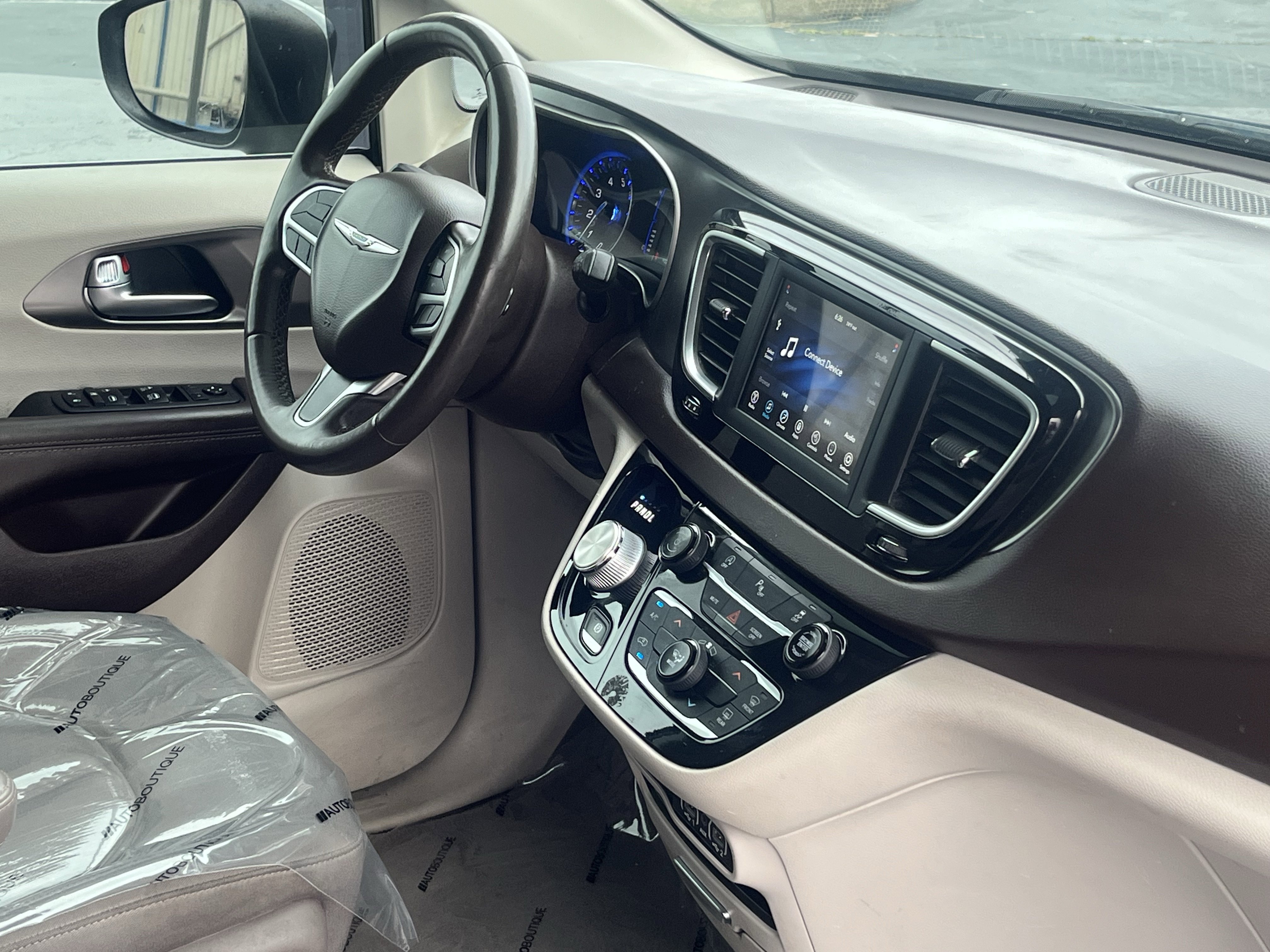 Used 2021 Chrysler Voyager LX w/ Cold Weather Group image 15