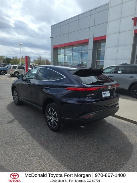 Used 2023 Toyota Venza LE AWD/4WD image 3