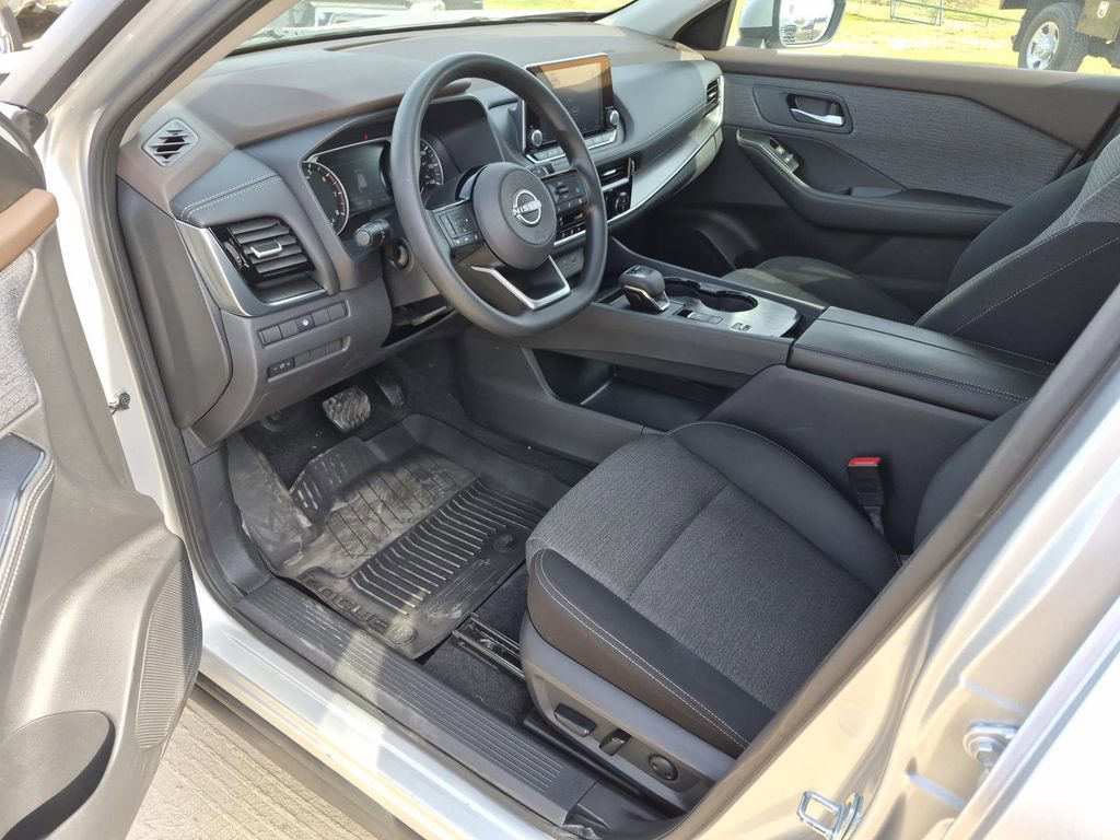 Used 2022 Nissan Rogue SV image 11