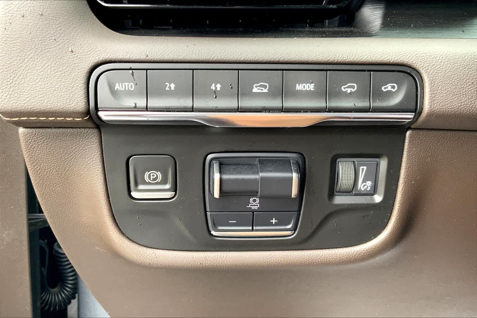 Used 2021 Cadillac Escalade Premium Luxury w/ Driver Assist Tech Package AWD/4WD image 30