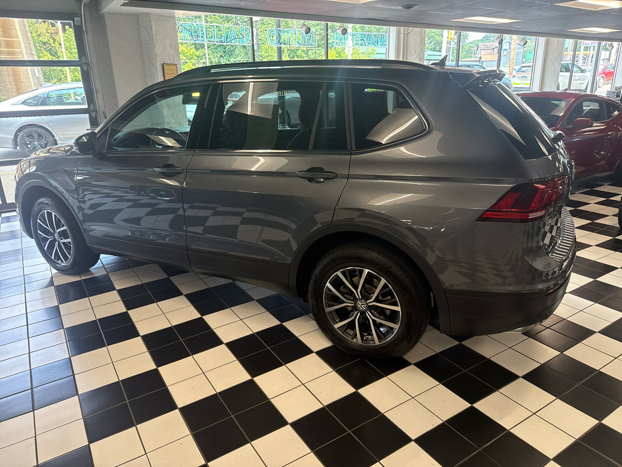 Used 2019 Volkswagen Tiguan S image 6