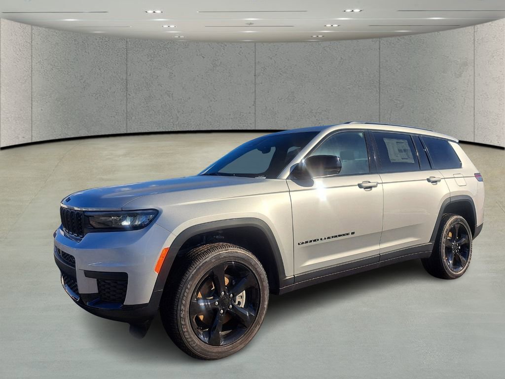New 2025 Jeep Grand Cherokee L Laredo image 1