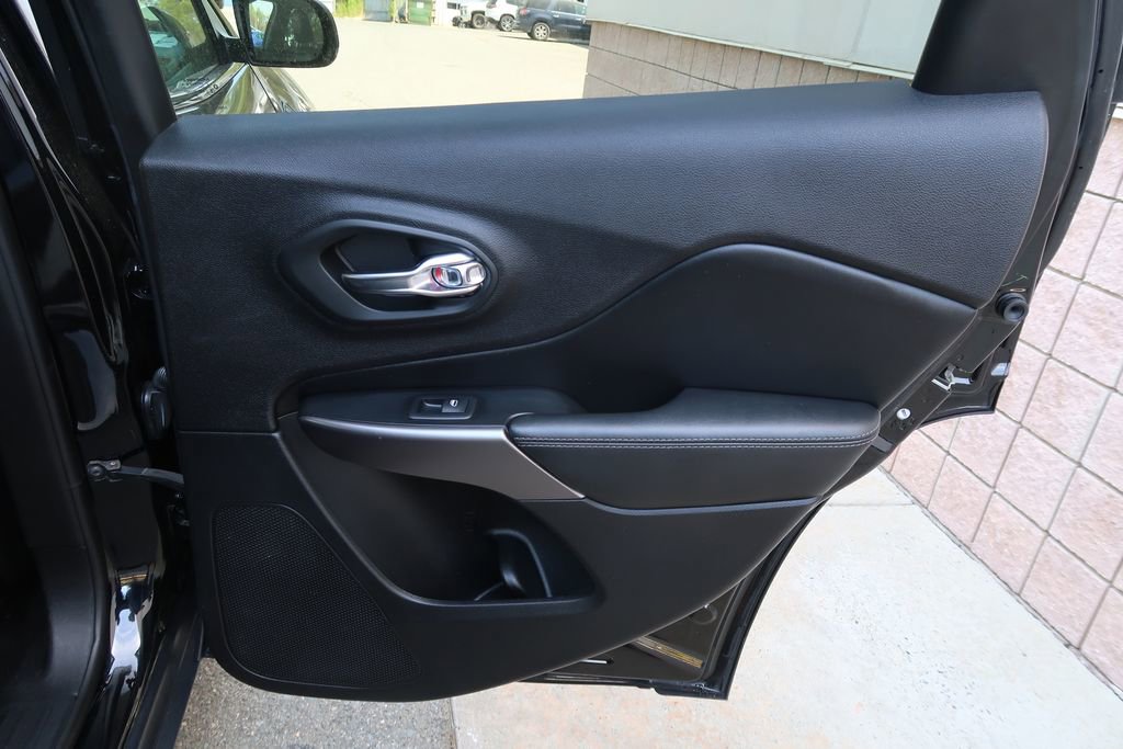 Used 2019 Jeep Cherokee Limited image 35