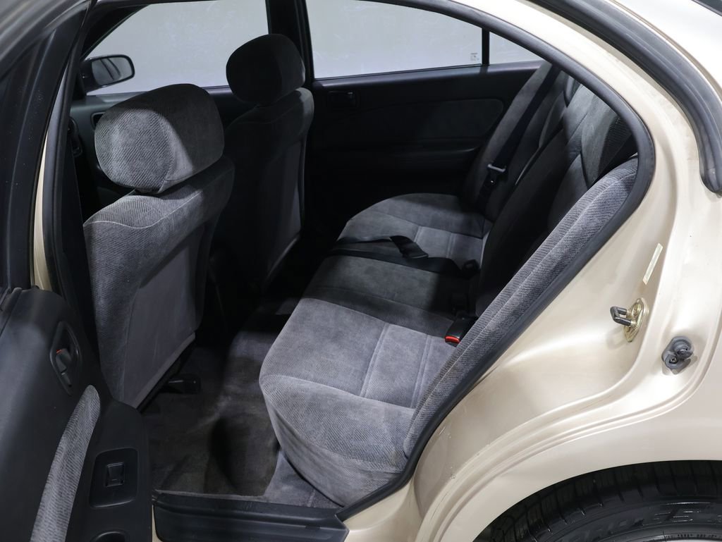 Used 1997 Nissan Maxima FWD image 17