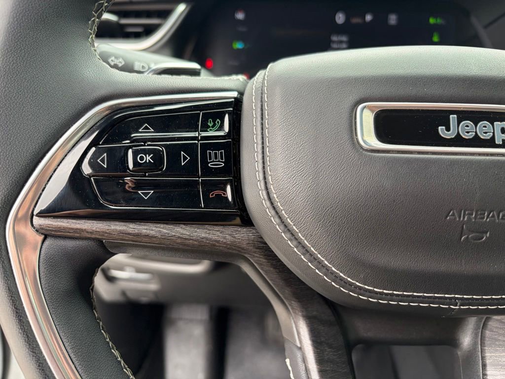 Used 2022 Jeep Grand Cherokee Overland AWD/4WD image 26