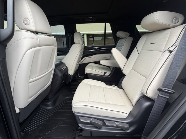 Used 2023 Cadillac Escalade Sport w/ LPO, ONYX Package AWD/4WD image 13