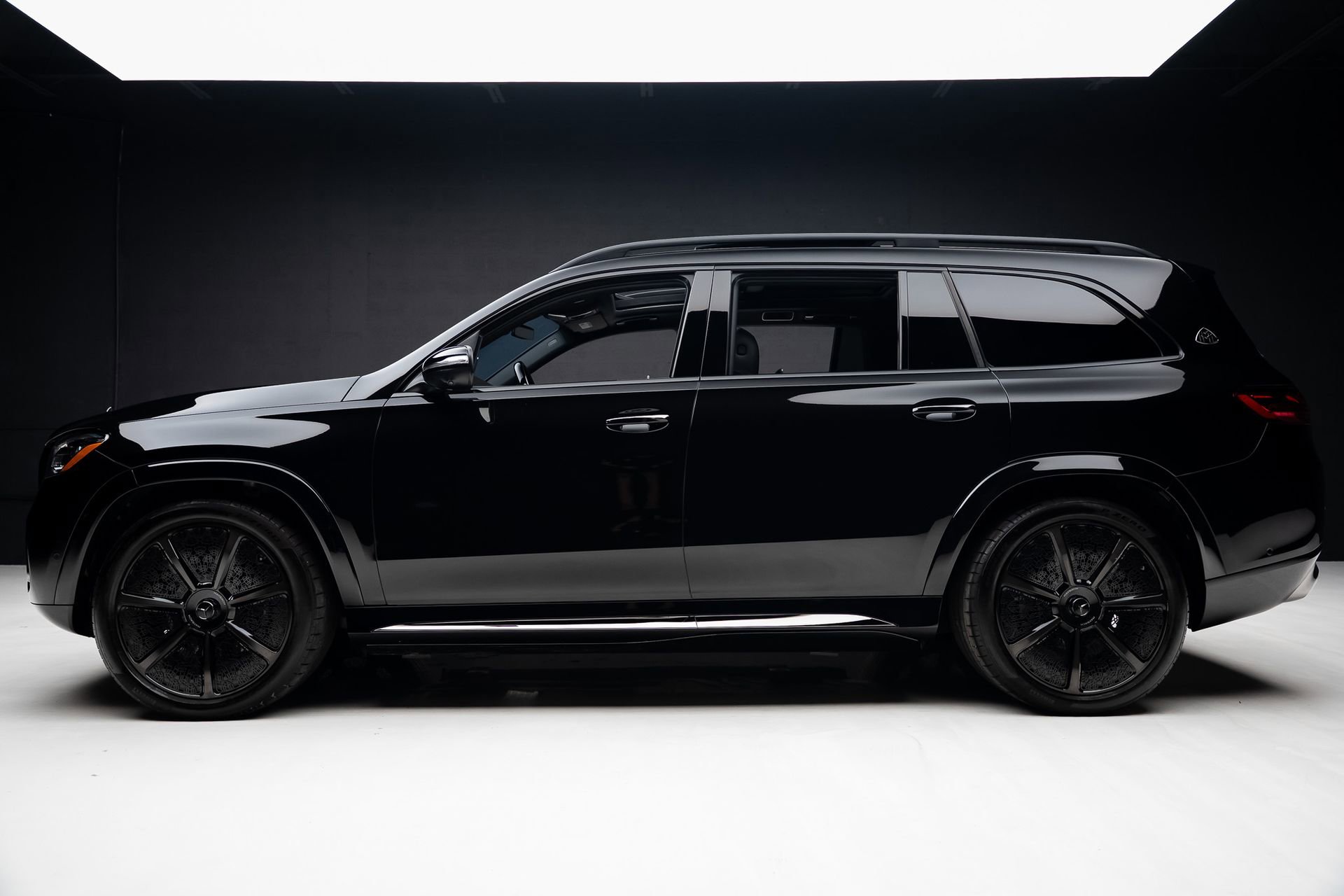 Used 2025 Mercedes-Benz Maybach GLS 600 4MATIC image 17
