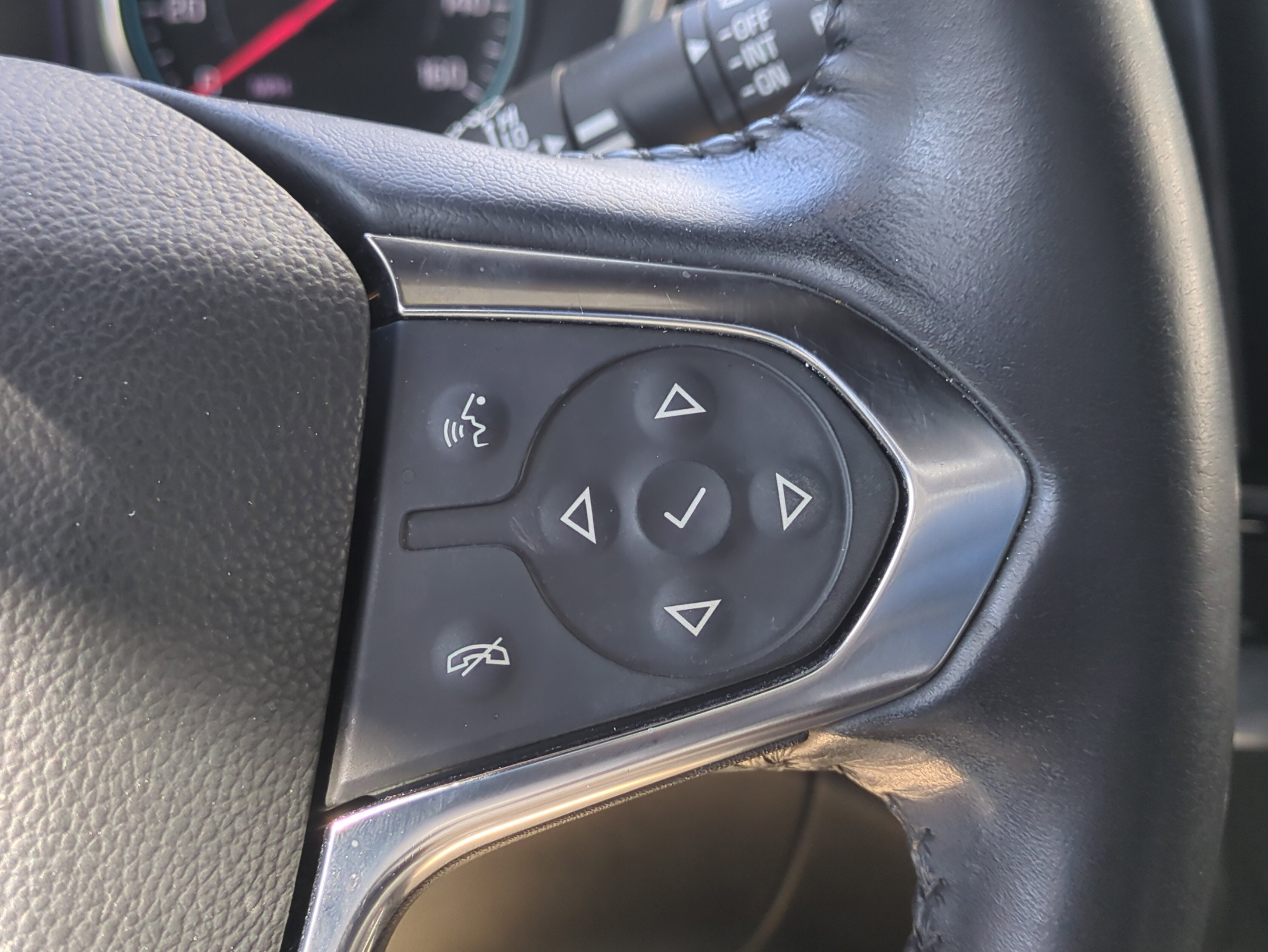 Used 2022 Chevrolet Traverse LT image 27