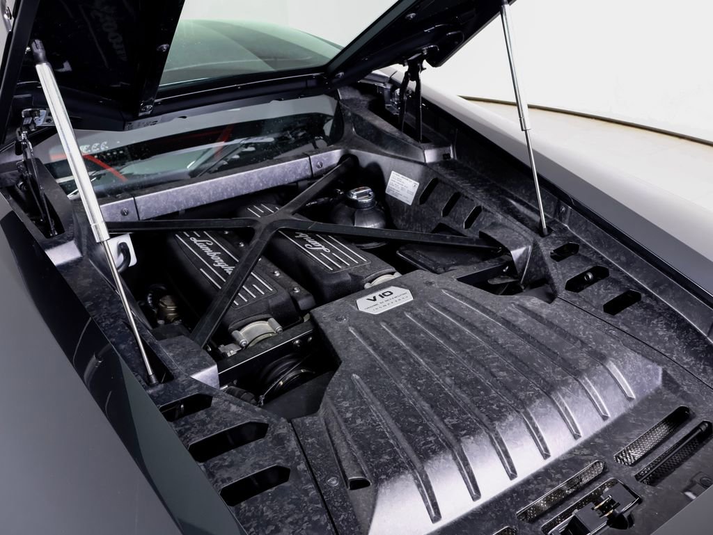 Used 2015 Lamborghini Huracan LP 610-4 image 13