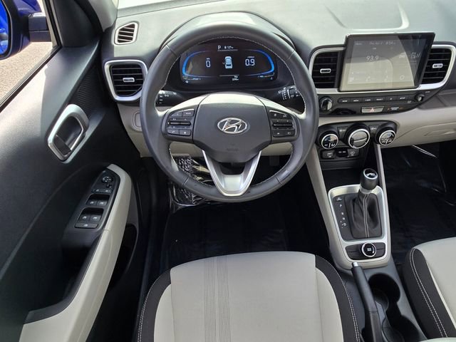 Certified 2025 Hyundai Venue SEL FWD image 8