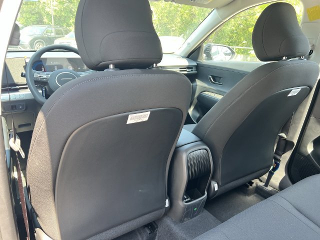 Used 2027 Hyundai Kona SE FWD image 31