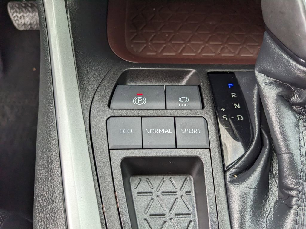 Used 2022 Toyota RAV4 Limited image 30