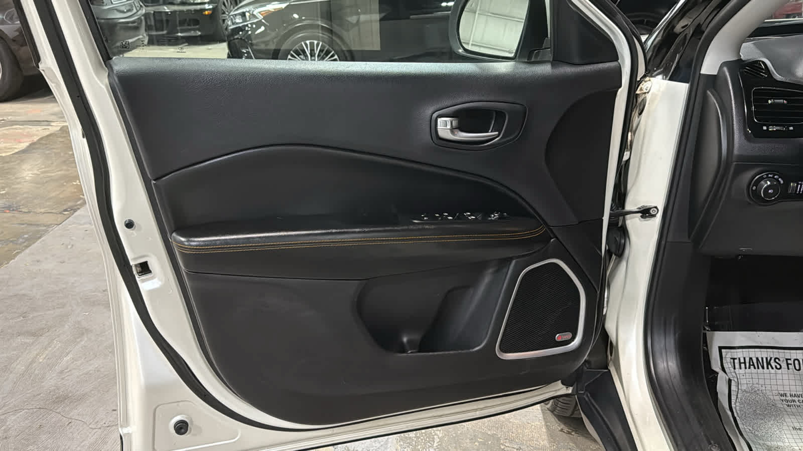 Used 2018 Jeep Compass Limited w/ Navigation Group AWD/4WD image 9