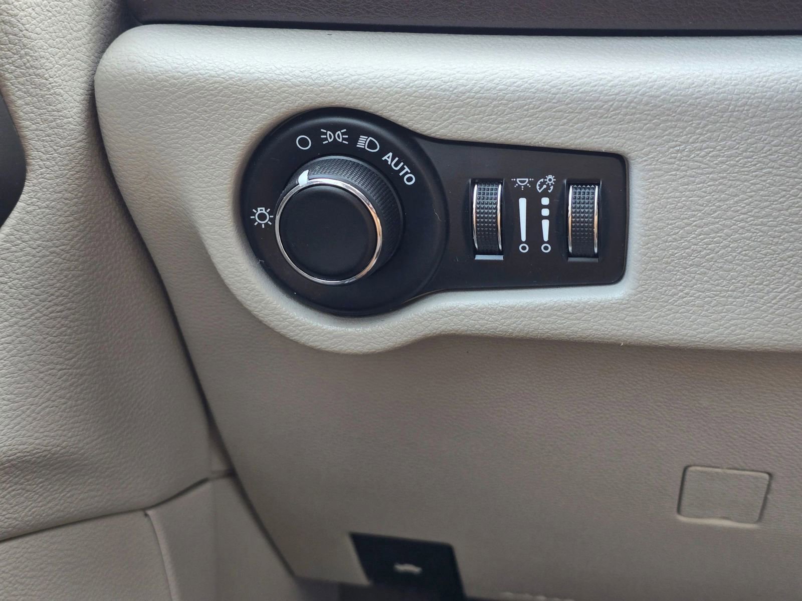 Used 2021 Chrysler Voyager Lxi image 27