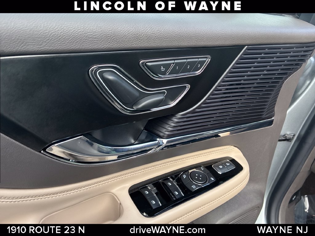 Certified 2022 Lincoln Corsair AWD w/ Equipment Group 101A image 14