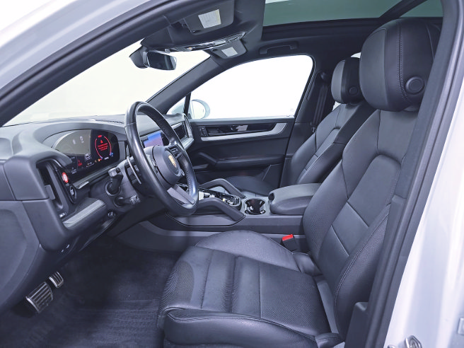 Used 2024 Porsche Cayenne S AWD/4WD image 5