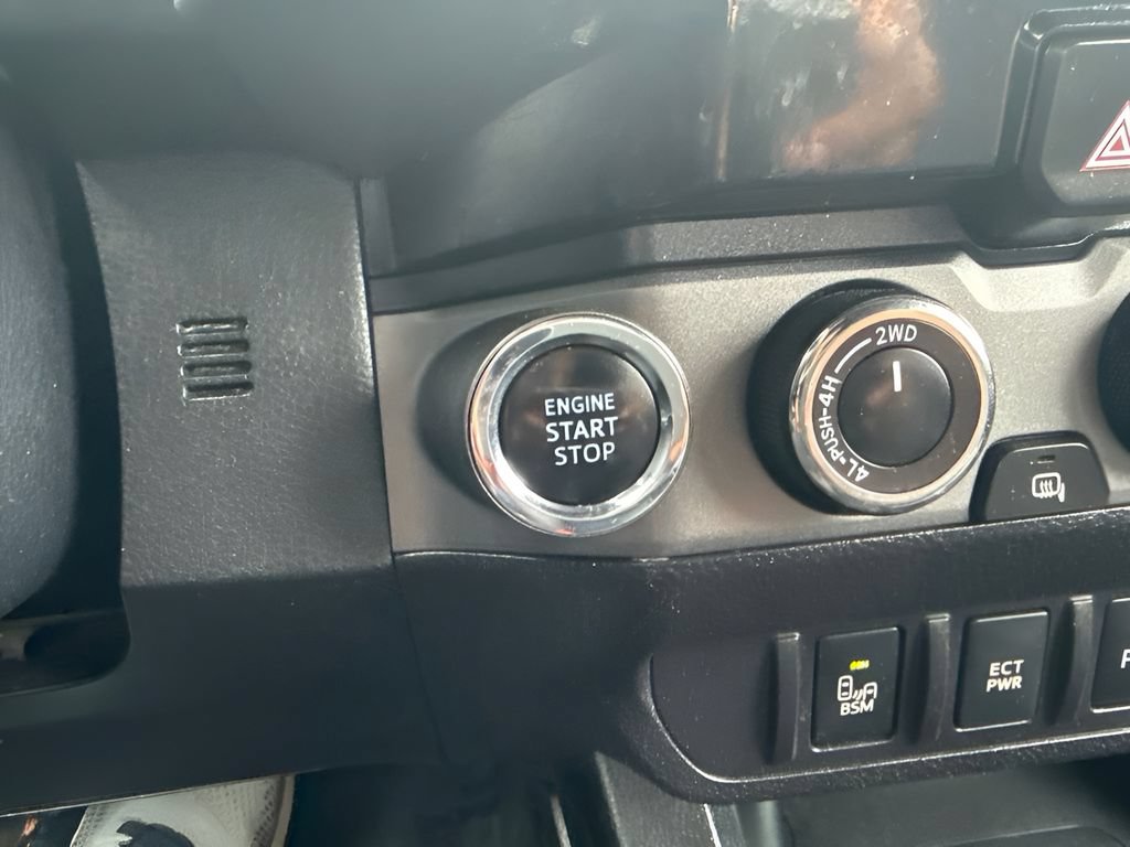 Used 2017 Toyota Tacoma TRD Off-Road AWD/4WD image 13