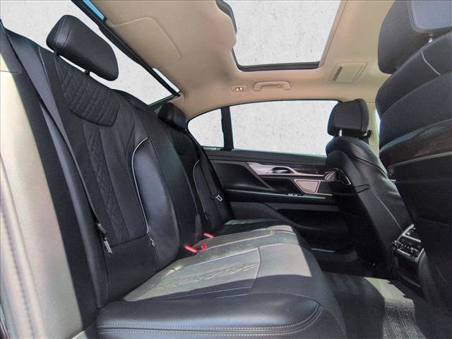 Used 2022 BMW 740i w/ Premium Package RWD image 20
