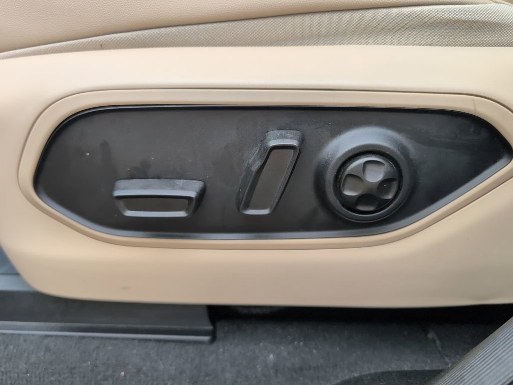 Used 2023 Jeep Grand Cherokee Limited image 24