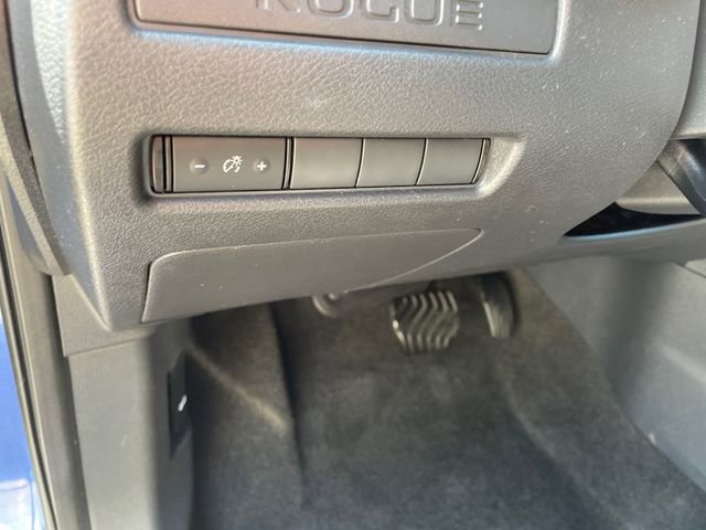 Used 2022 Nissan Rogue S image 24