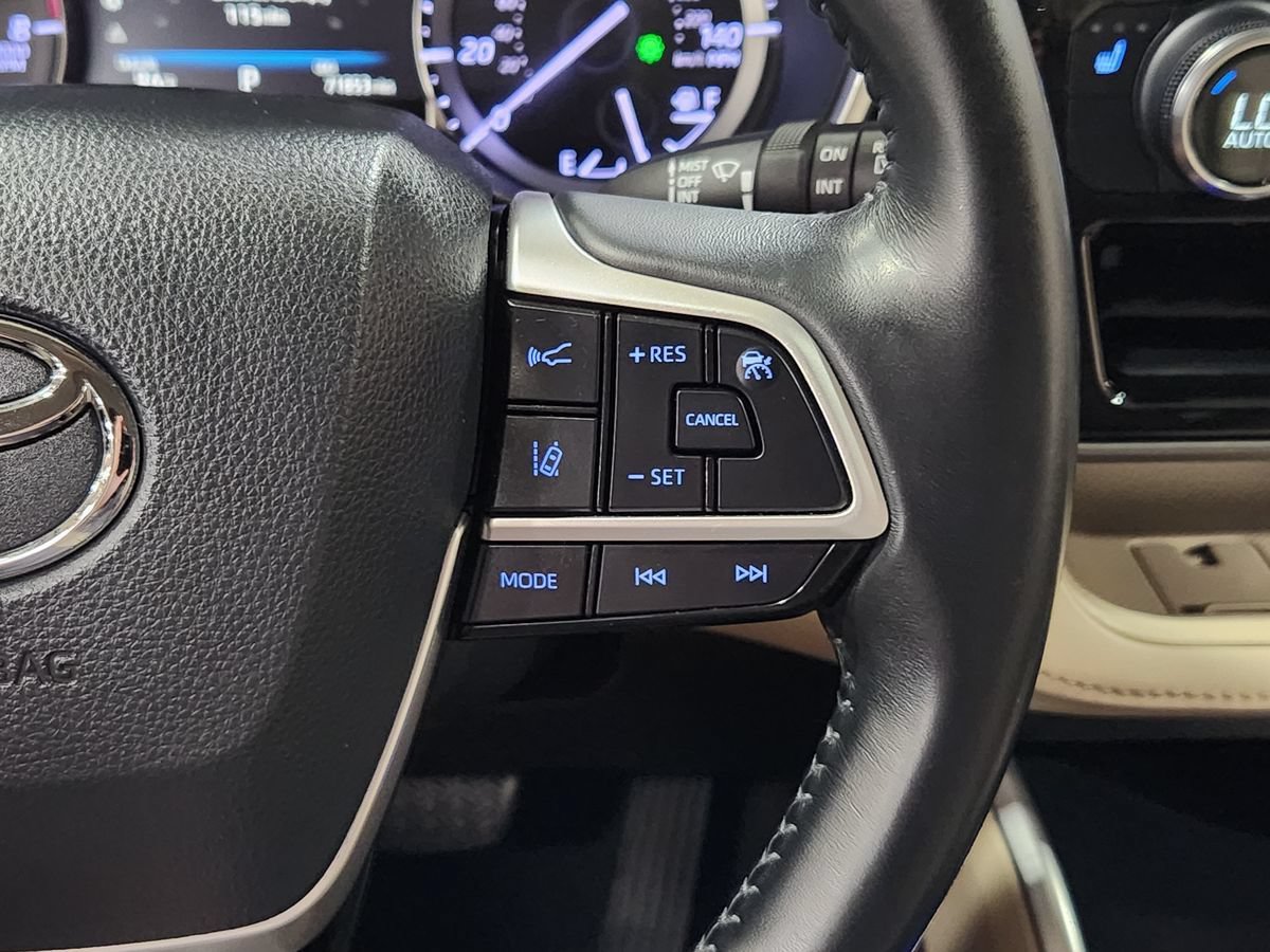 Used 2022 Toyota Highlander XLE AWD/4WD image 49