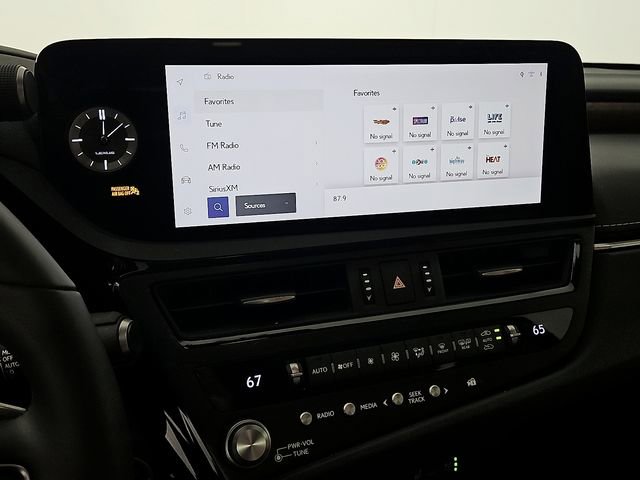 Used 2025 Lexus ES 300h w/ Premium Package image 19