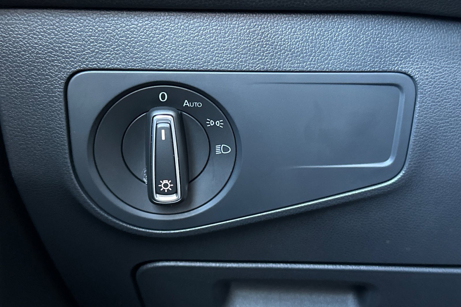 Certified 2024 Volkswagen Tiguan SE R-Line image 29