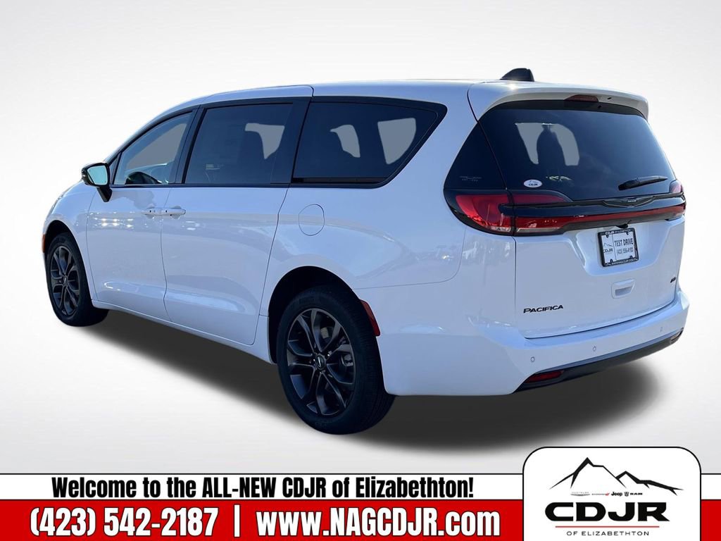 New 2026 Chrysler Pacifica Select image 6
