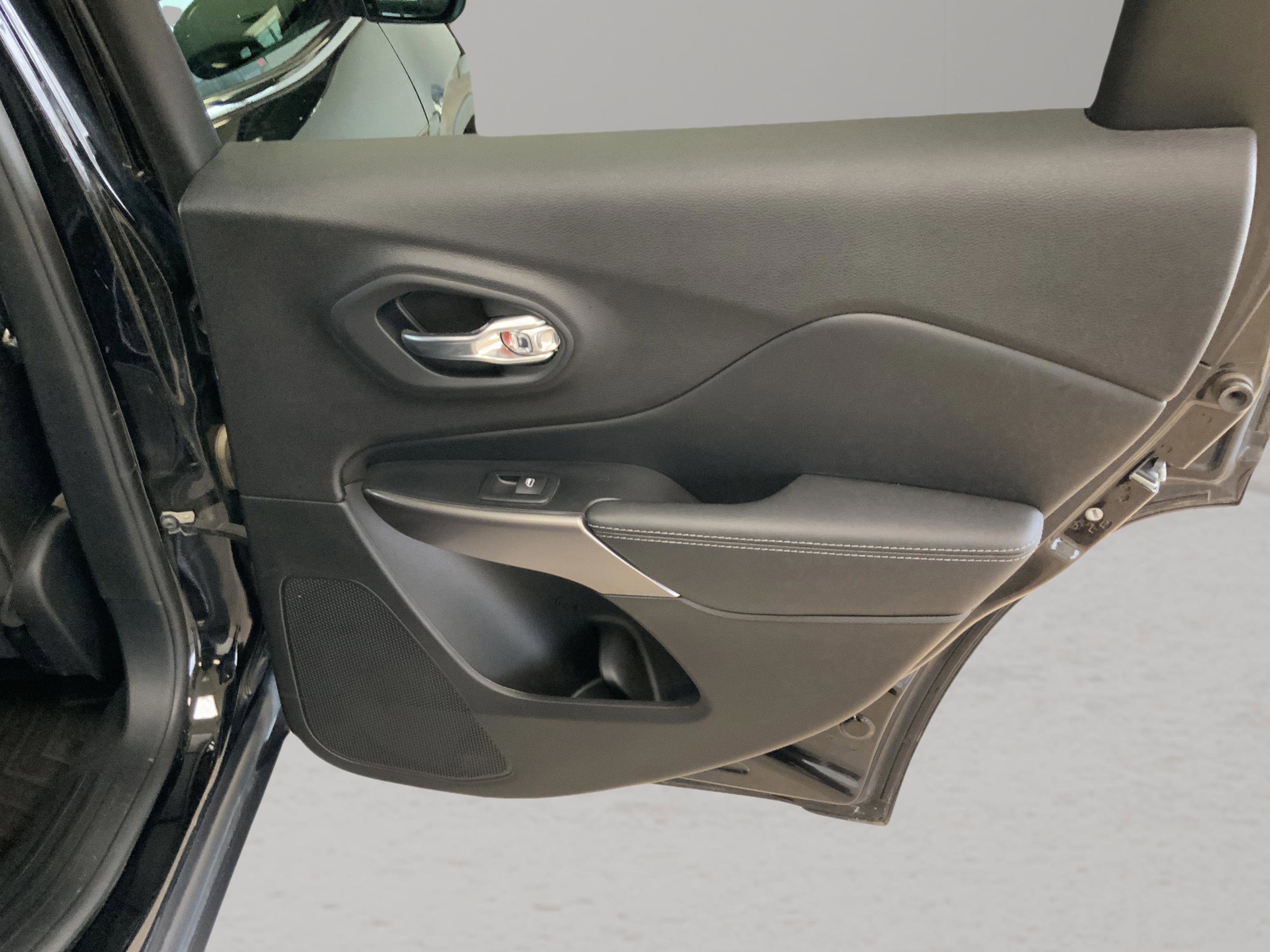 Used 2021 Jeep Cherokee Latitude Lux image 27