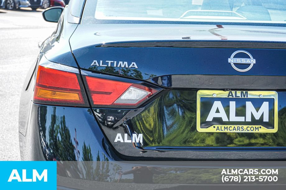 Used 2025 Nissan Altima 2.5 SV FWD image 12