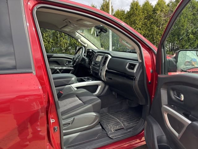 Used 2017 Nissan Titan SV image 11