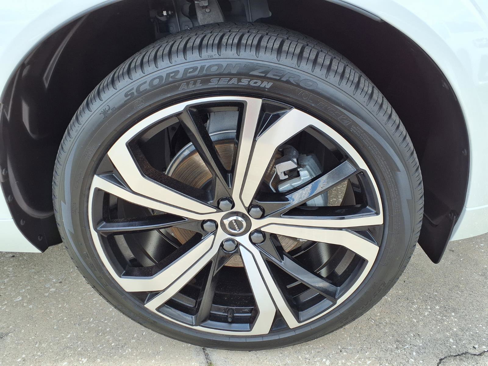 Certified 2025 Volvo XC60 B5 Ultra w/ Protection Package Premier AWD/4WD image 9