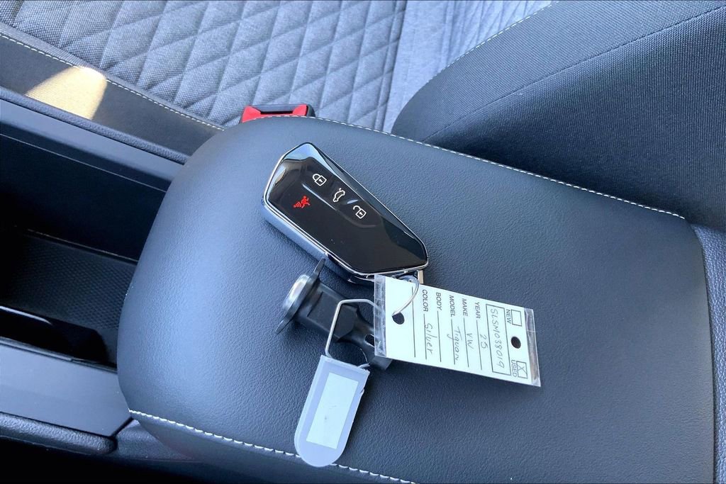 Certified 2025 Volkswagen Tiguan S image 11