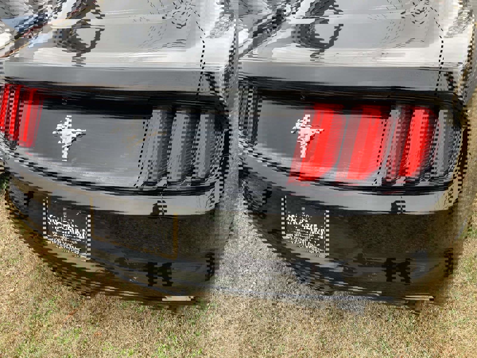 Used 2015 Ford Mustang Coupe image 4