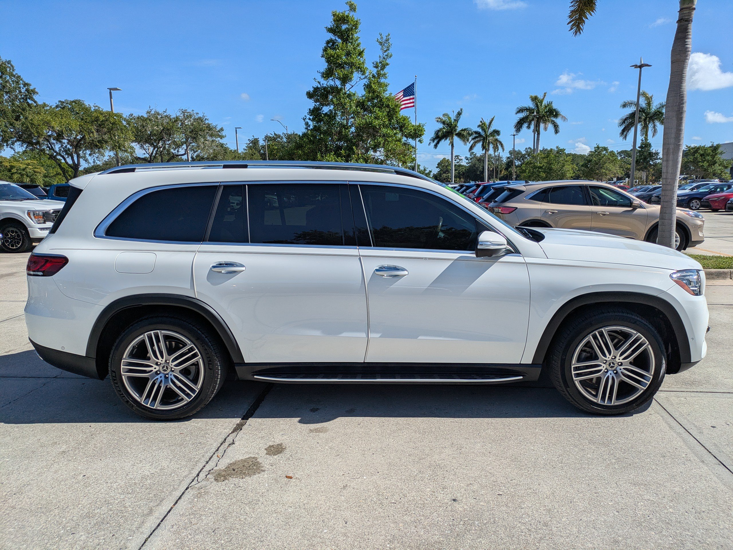 Used 2022 Mercedes-Benz GLS 450 4MATIC image 3