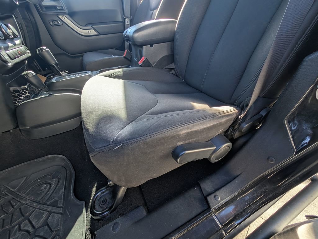 Used 2016 Jeep Wrangler Unlimited Sport image 14