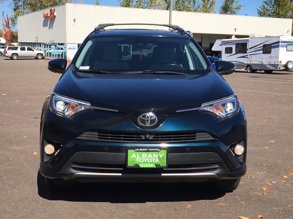 Used 2017 Toyota RAV4 Platinum w/ All Weather Liner Package AWD/4WD image 10