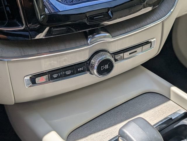 Used 2023 Volvo XC60 B5 Plus w/ Protection Package Premier image 26