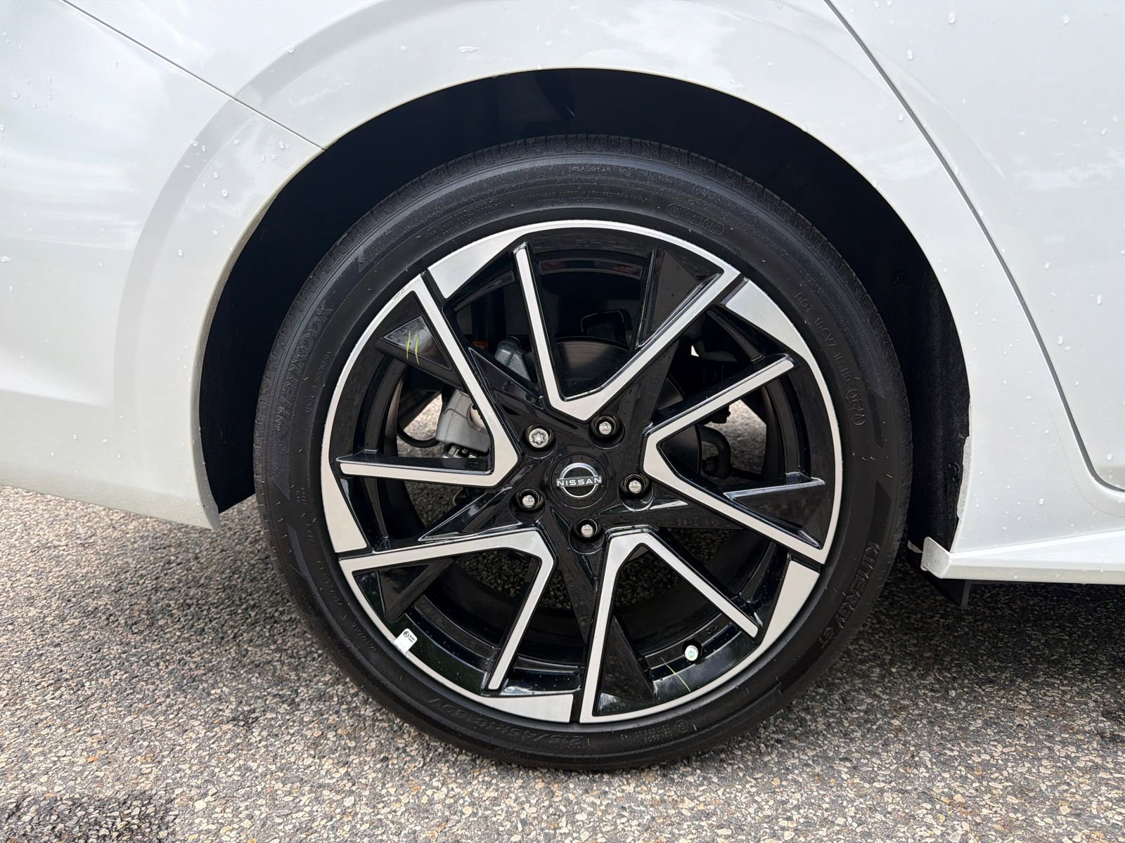 Certified 2025 Nissan Sentra SR w/ SR Premium Package FWD image 17