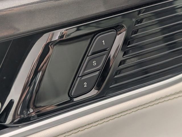 Used 2024 Jeep Wagoneer 2WD image 10