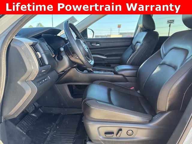 Used 2024 Nissan Pathfinder SL w/ Cargo Package image 2